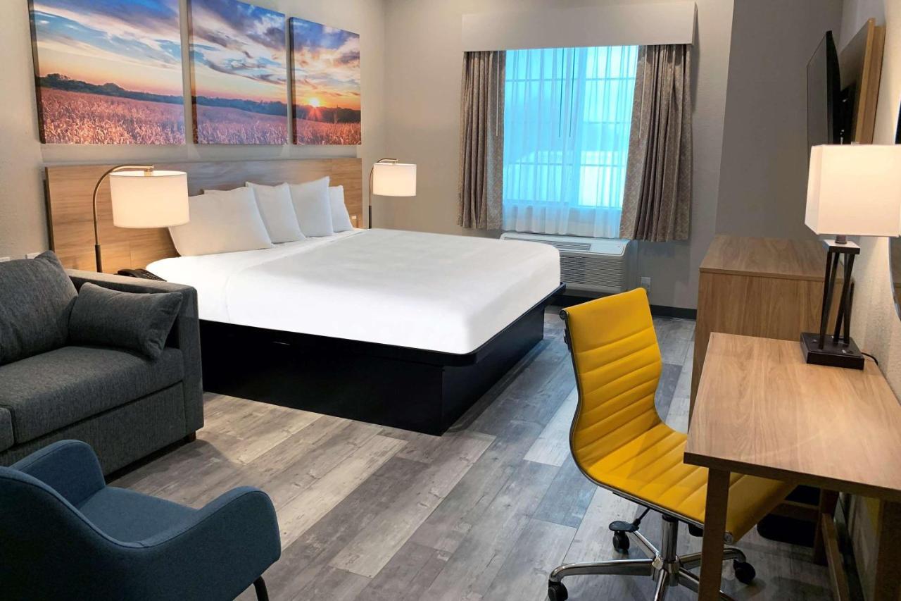 Days Inn & Suites By Wyndham Greater トンボール エクステリア 写真