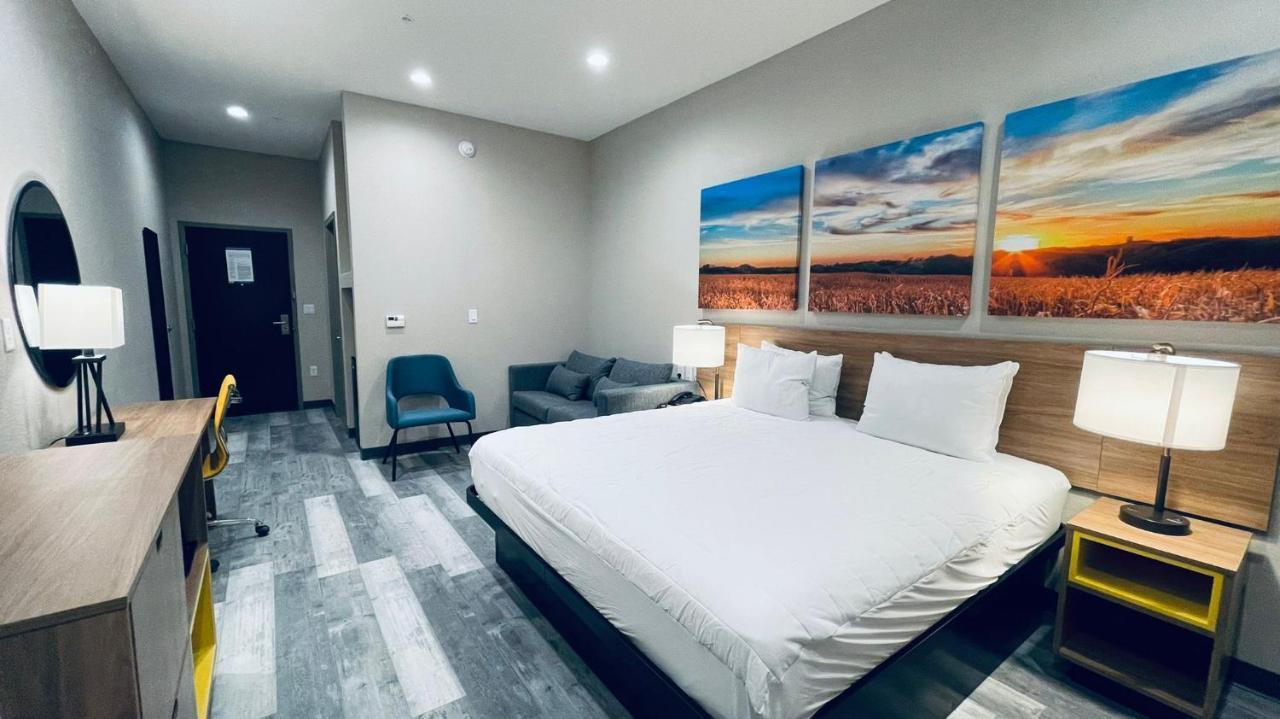Days Inn & Suites By Wyndham Greater トンボール エクステリア 写真