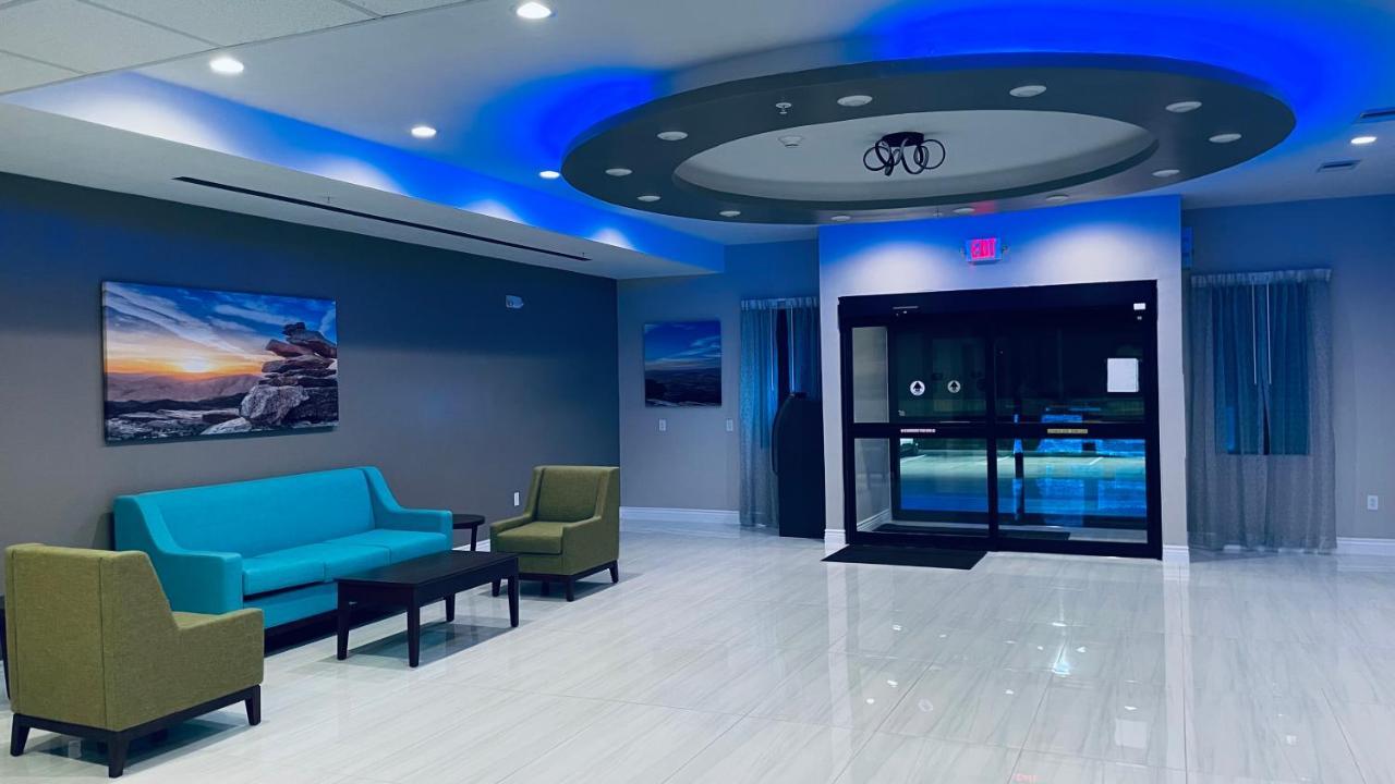 Days Inn & Suites By Wyndham Greater トンボール エクステリア 写真