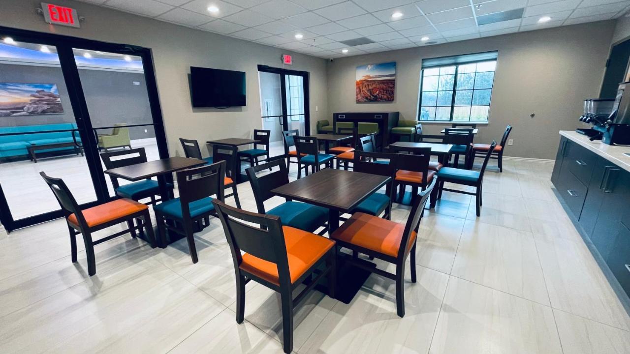 Days Inn & Suites By Wyndham Greater トンボール エクステリア 写真