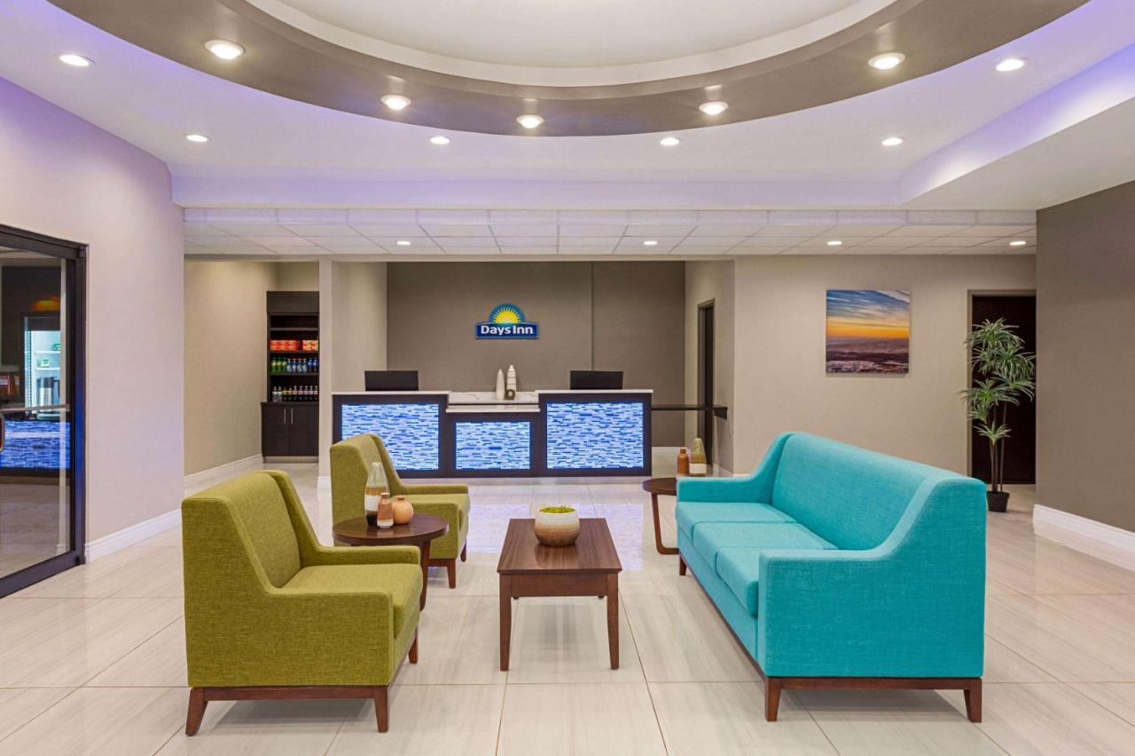 Days Inn & Suites By Wyndham Greater トンボール エクステリア 写真