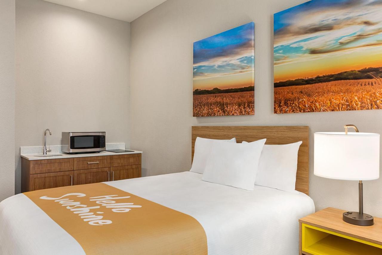 Days Inn & Suites By Wyndham Greater トンボール エクステリア 写真