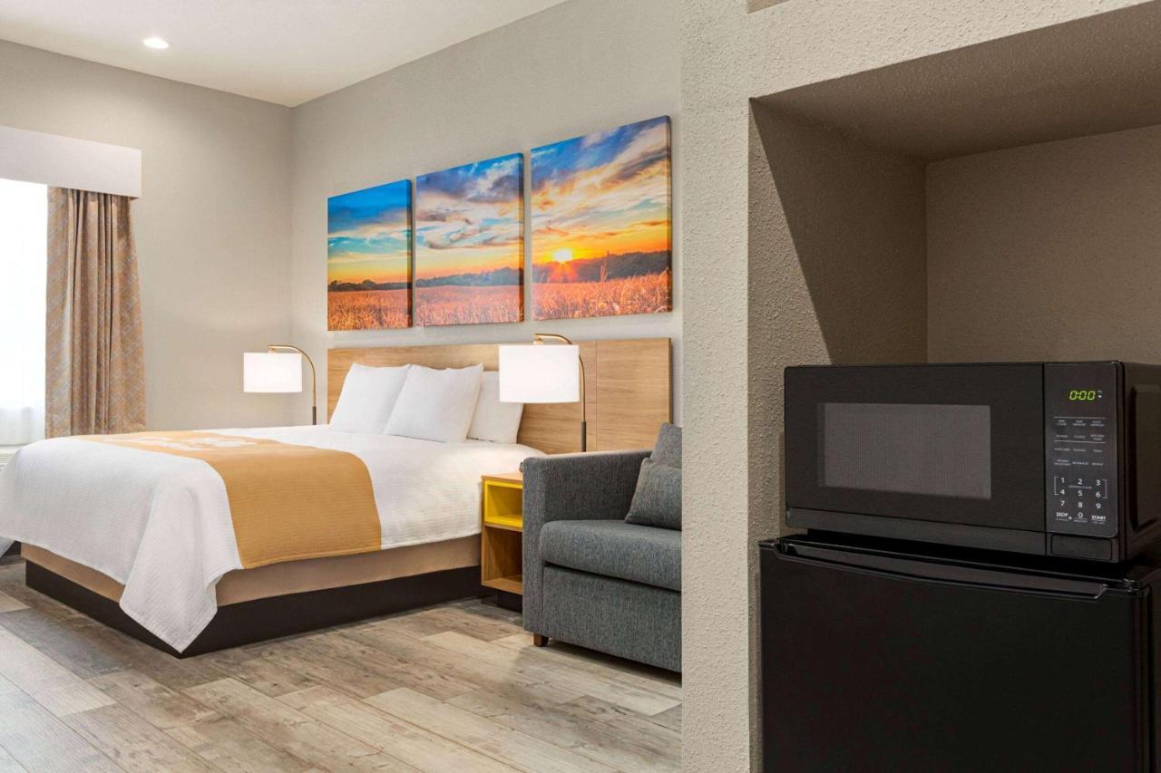Days Inn & Suites By Wyndham Greater トンボール エクステリア 写真