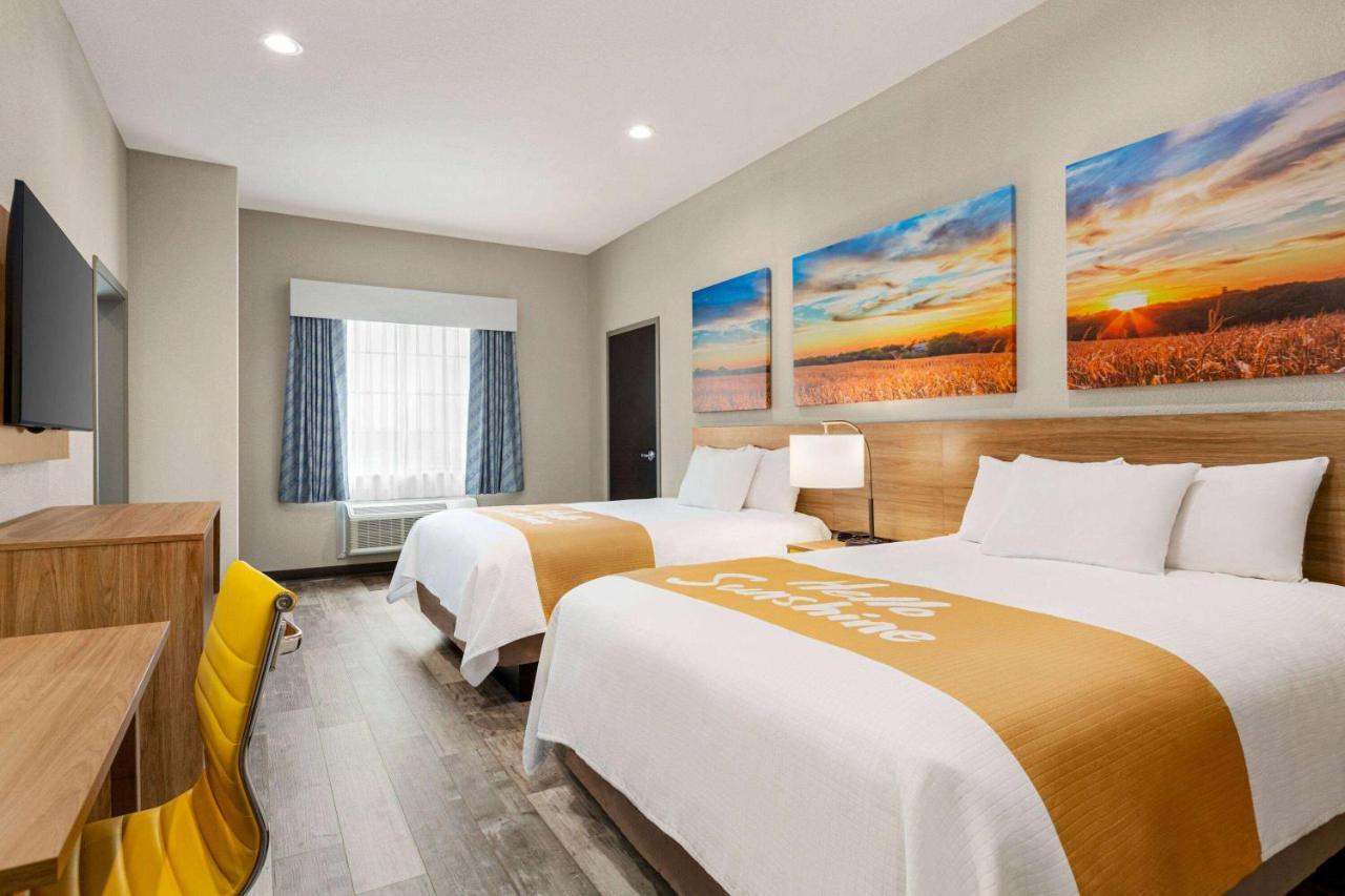 Days Inn & Suites By Wyndham Greater トンボール エクステリア 写真